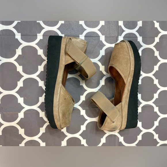 L'Amour Des Pieds Amadour Mary Jane platform Velcro sandal in taupe suede - Picture 2 of 9